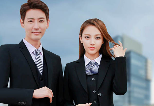 ɽ��Ӣ�˰������Q���޹�˾